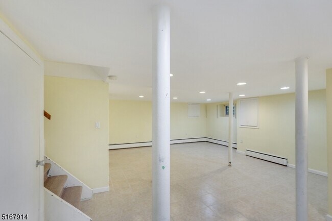 Building Photo - 20 Kendal Ave