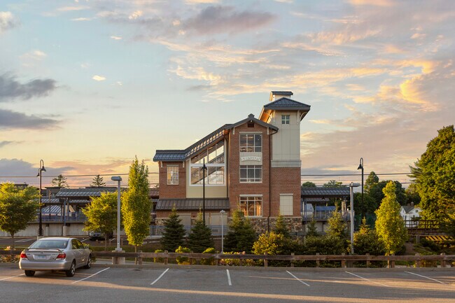 Building Photo - 10 Morgan Park