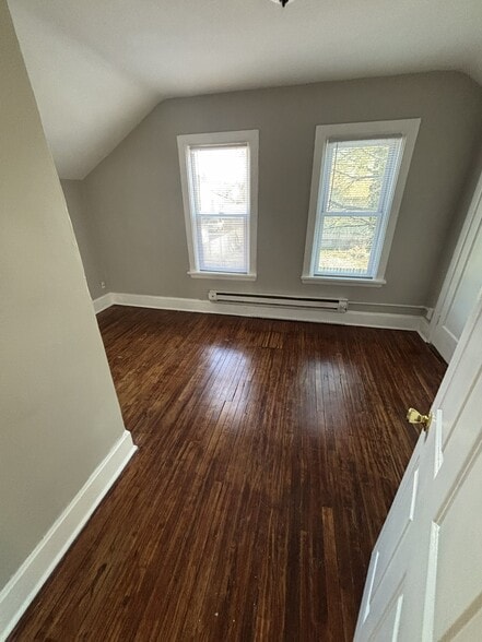 Building Photo - 472 Case Ave