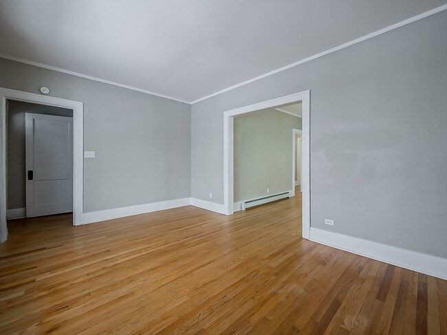 Building Photo - Fully Remodeled 2-Bed Duplex in Dearborn!