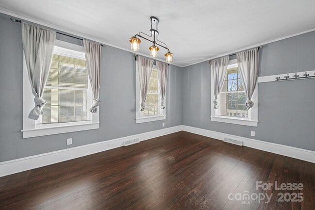 Building Photo - 813 E 35th St