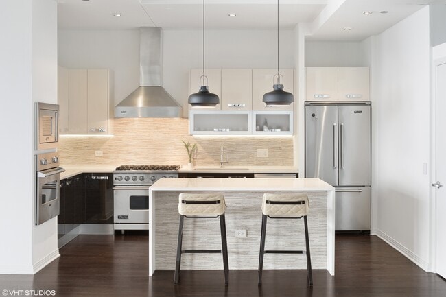 Building Photo - 65 E Monroe St