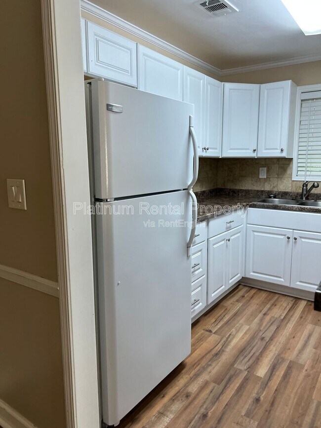 Building Photo - 110 Countryside Pl