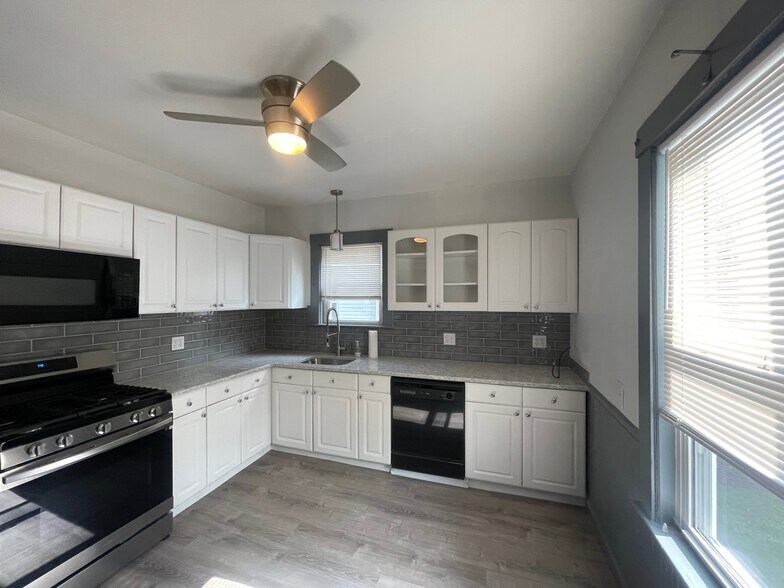 Building Photo - 4 Ossipee Rd