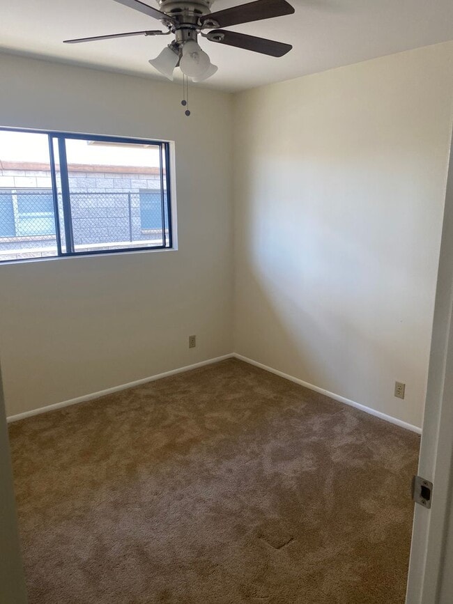 Building Photo - Quiet Kaimuki Neighborhood, 4 bedroom, 2 B...