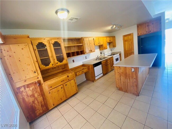 Building Photo - 3122 Flower Garden Ct