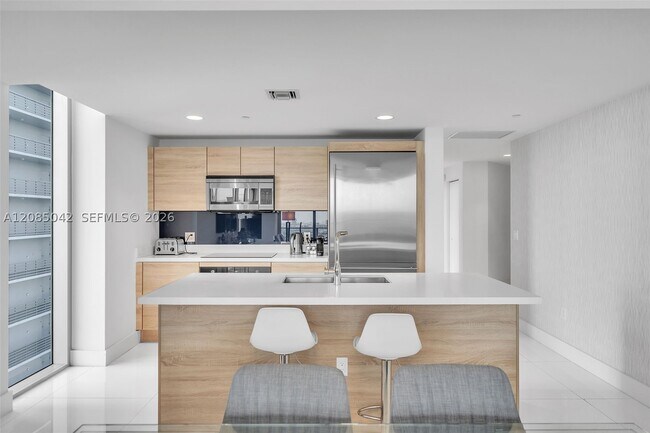 Building Photo - 16385 Biscayne Blvd