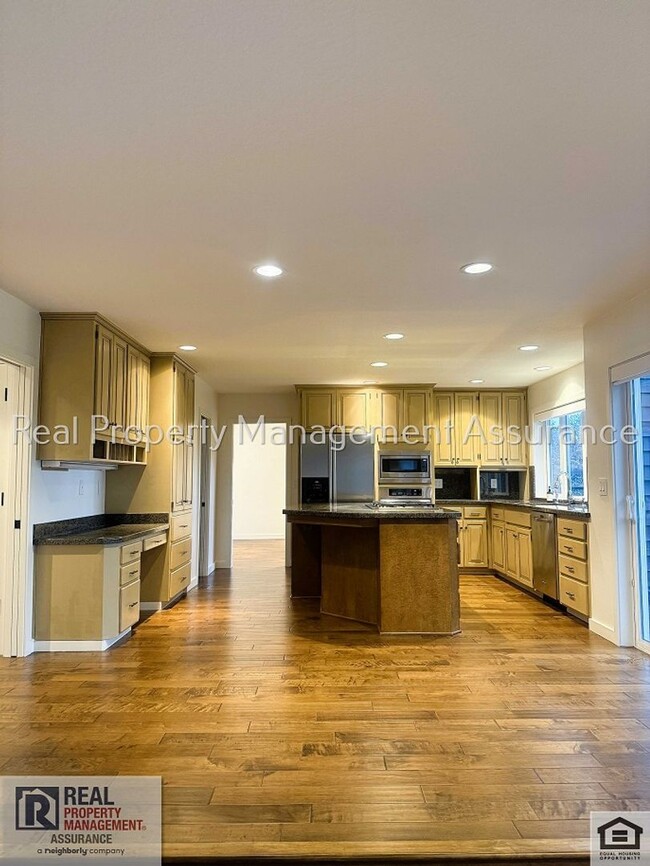 Building Photo - ** PRICE REDUCED! **Stunningly beautiful l...