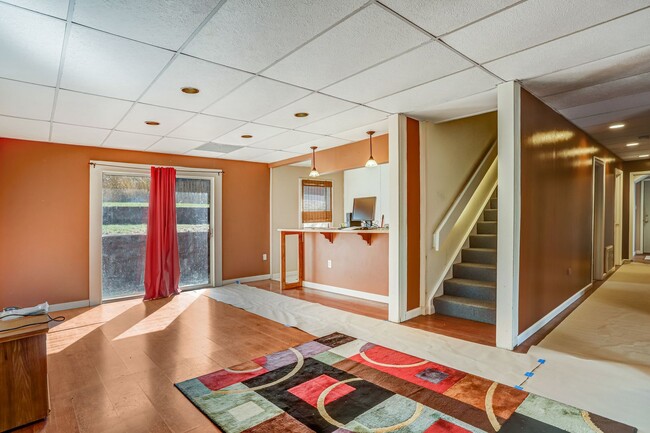 Building Photo - Mid-Century Lodge Home in Frederick with 6...