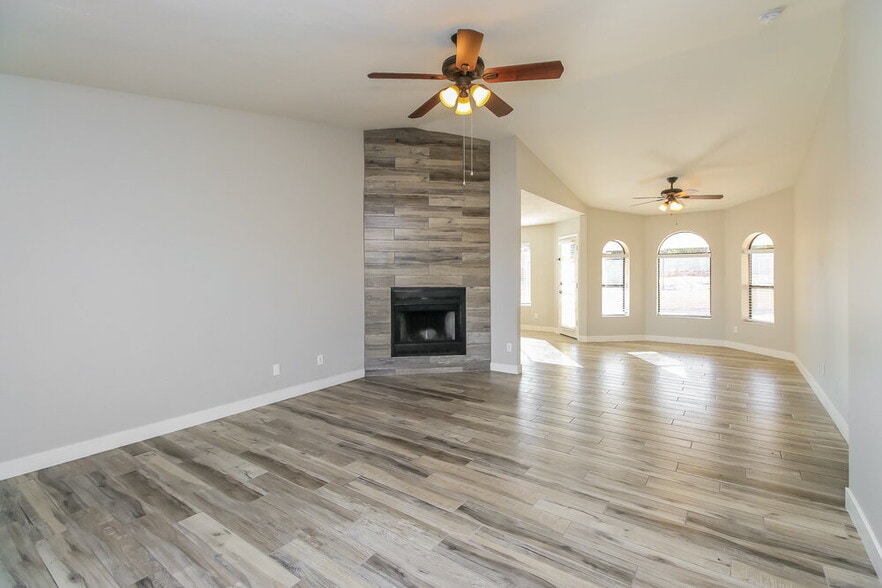 Building Photo - 17043 E El Pueblo Blvd