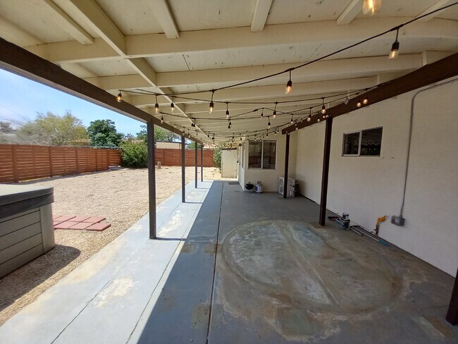 Building Photo - Beautifully Renovated 3 bd, 2 ba in Old To...