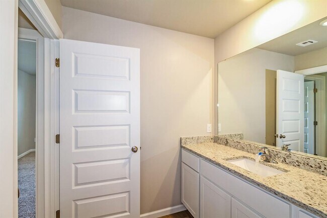 Building Photo - 1705 Ruby Dr