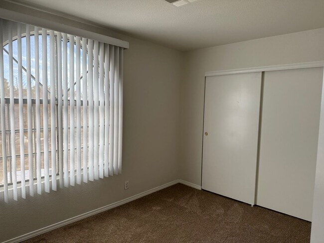 Building Photo - GORGEOUS NORTHWEST HOME, MOVE IN READY!