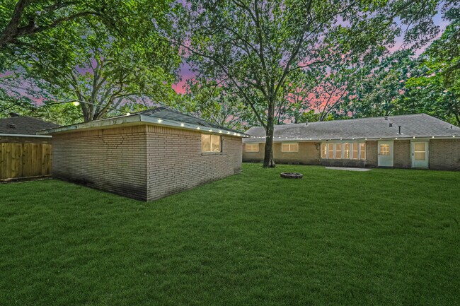 Building Photo - 2018 Westlake Rd