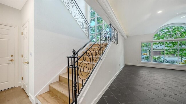 Building Photo - 1770 S Oval Dr