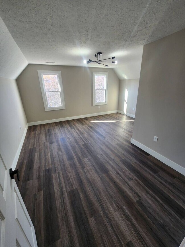 Building Photo - 1565 Hopkins Ave