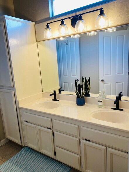 Building Photo - 5411 Havenhurst Cir