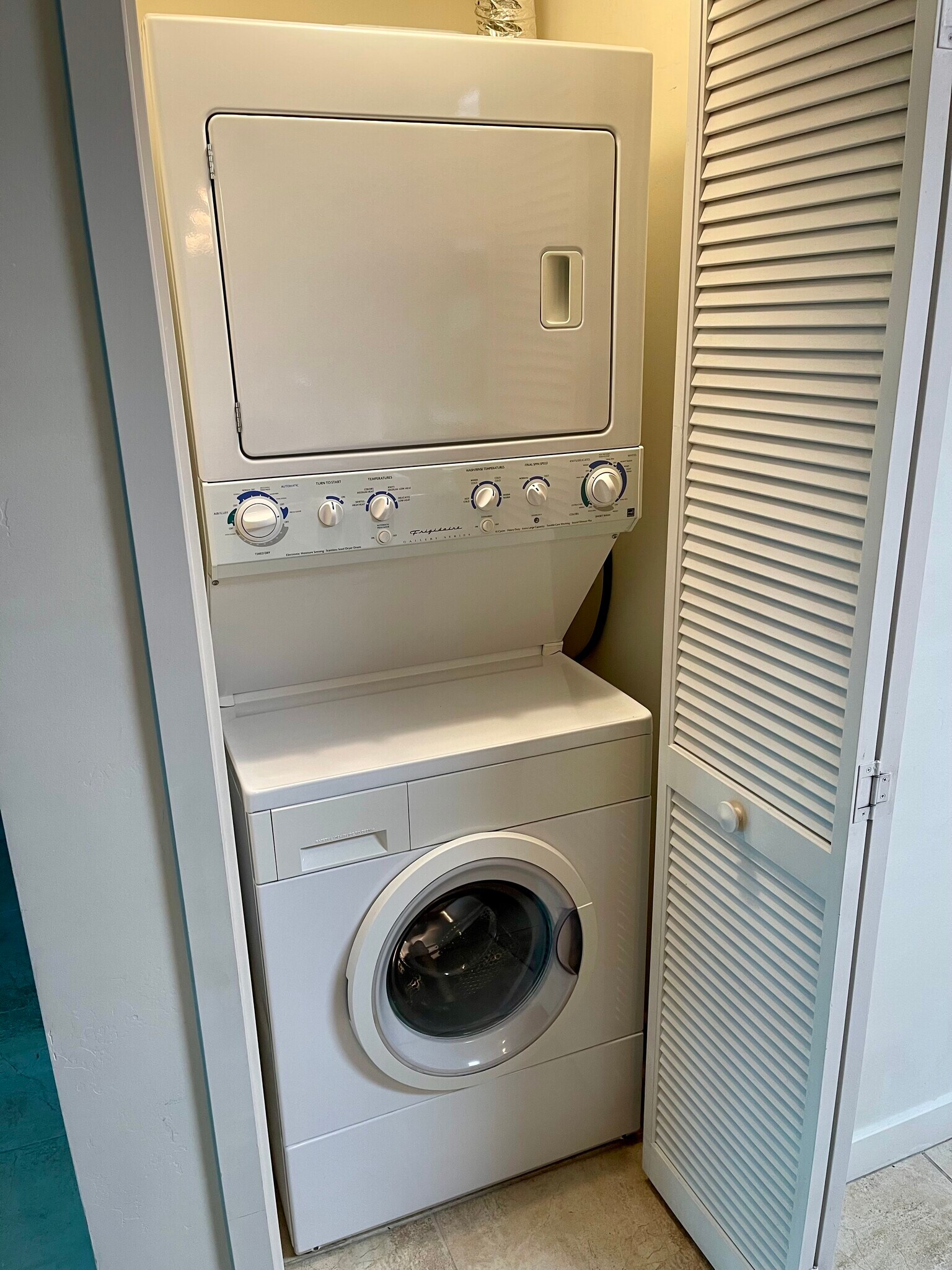 Frigidaire Laundry Center Unit - 1080 Park Blvd