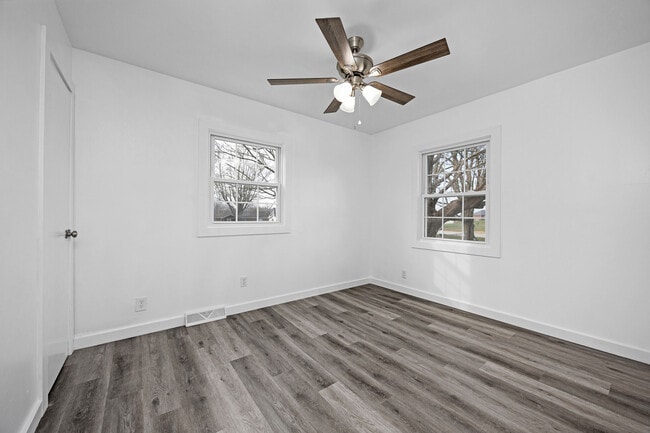 Building Photo - 2001 New Glendale Rd