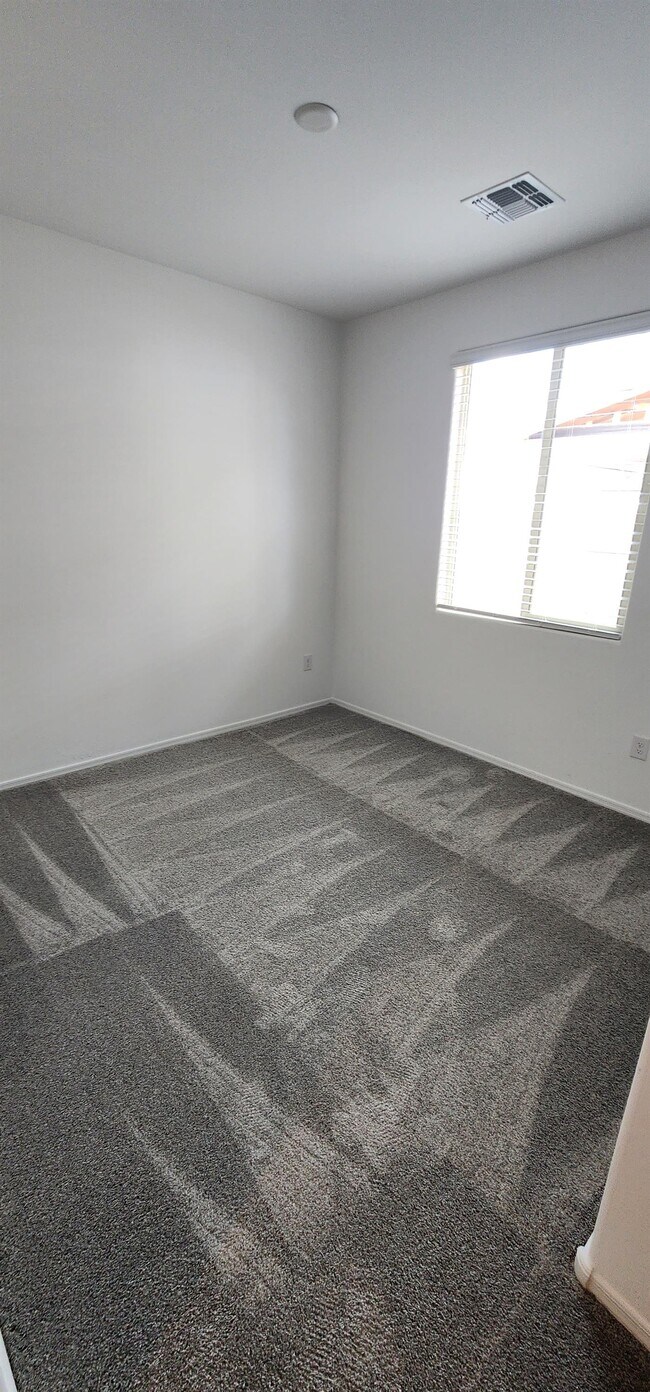 Building Photo - 7822 S Wolf Creek Dr