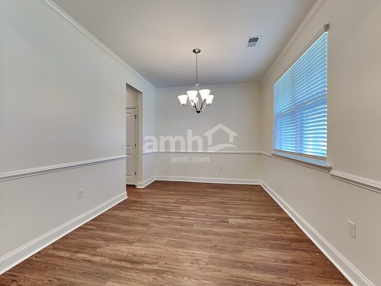 Building Photo - 513 West St