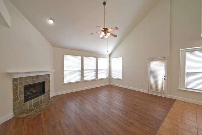Building Photo - 3001 Claybrook Dr
