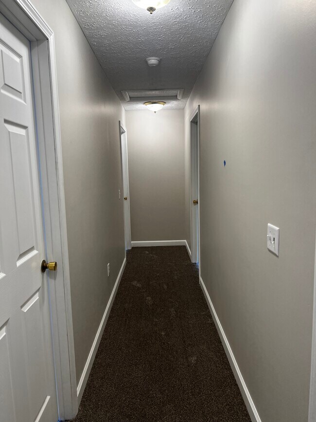 Building Photo - 5010 Delray Dr