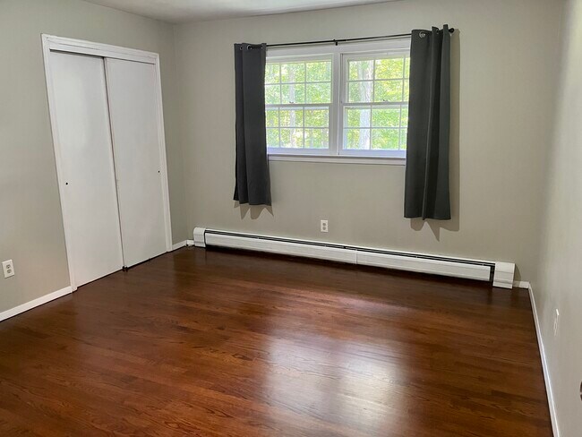 Building Photo - 88 Towerview Dr