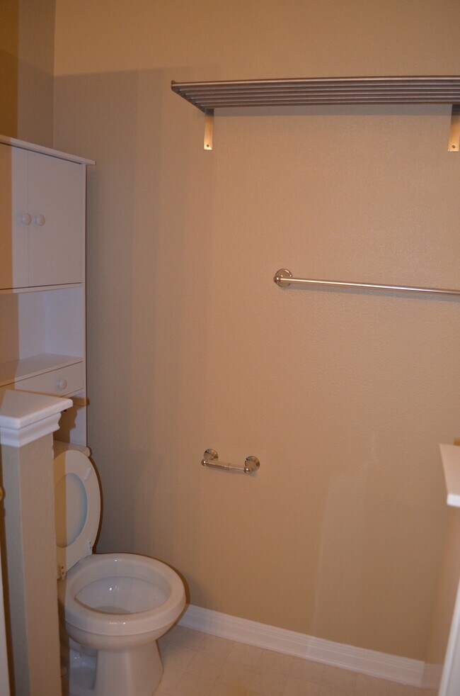 Building Photo - 2611 Echo Dr