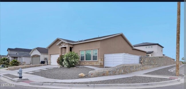 Building Photo - 13729 Lago Vista Ave