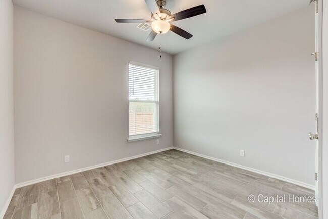 Building Photo - Move In Special! Relax In The Comfort of a...