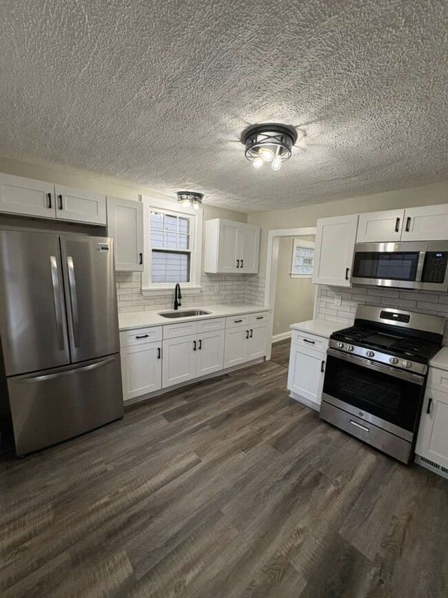 Building Photo - Charming 3-Bedroom Home in Maple Heights – Newly Renovated Entry & Spacious Yard