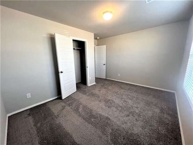 Building Photo - 1314 Travertine Pl