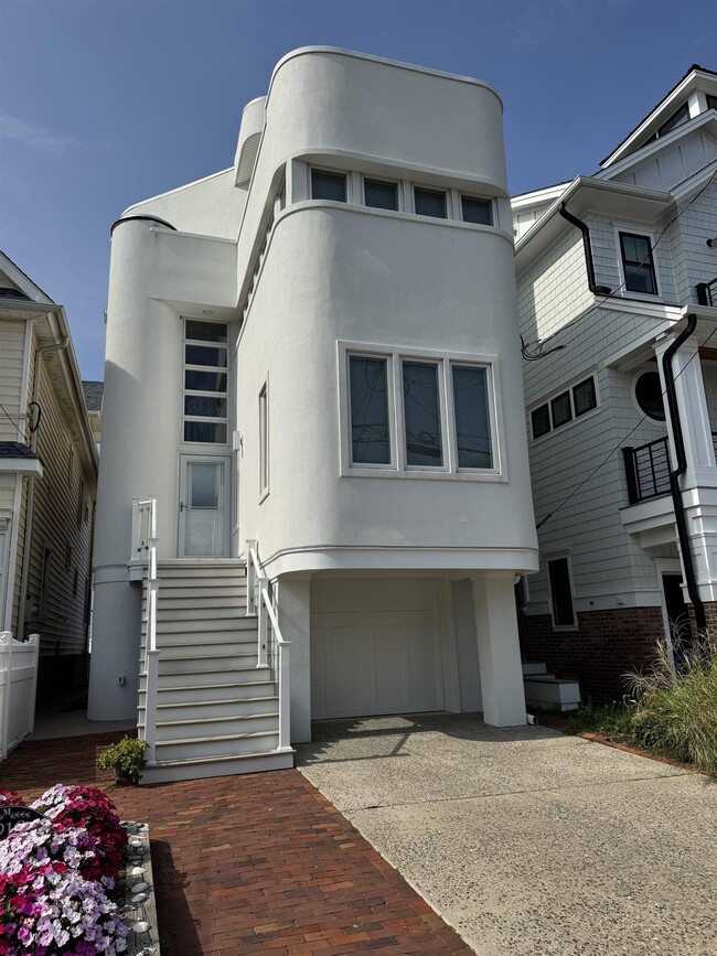 Building Photo - 1210 Pleasure Ave
