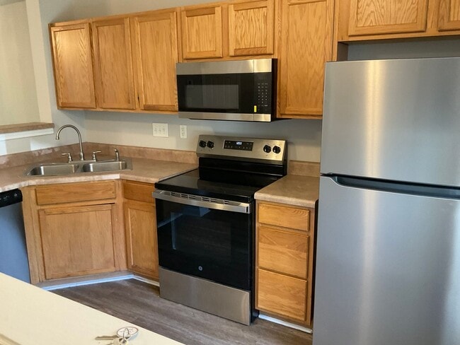 Building Photo - Townhome with 2 Bedrooms, 2.5 Baths