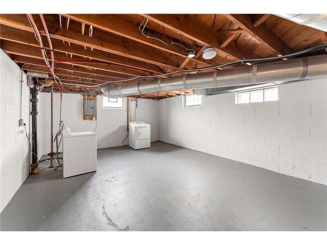 Building Photo - 1408 Lake St NE