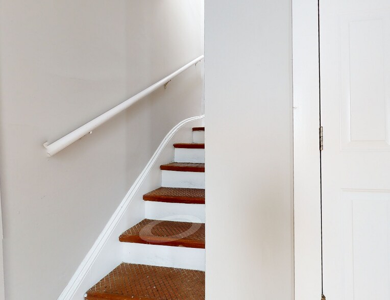 Building Photo - 224 Banks St