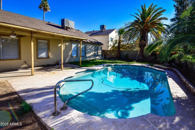 Building Photo - 3653 W Saragosa St