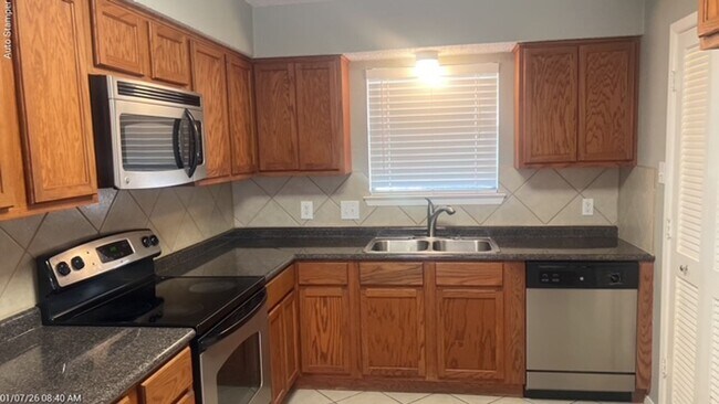 Building Photo - 3700 Dauphine Ct