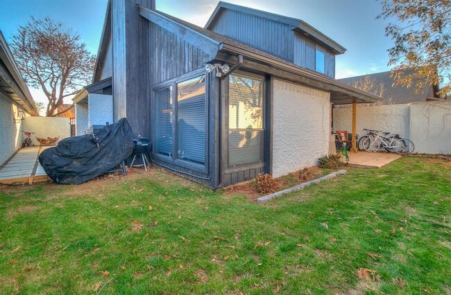 Building Photo - 3813 Ives Way
