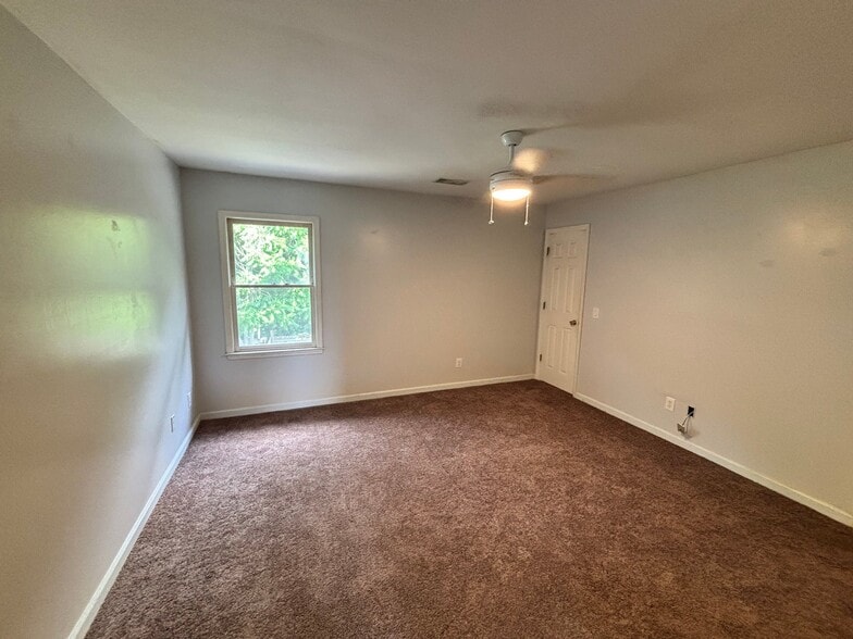 Building Photo - 4698 Shumate Dr