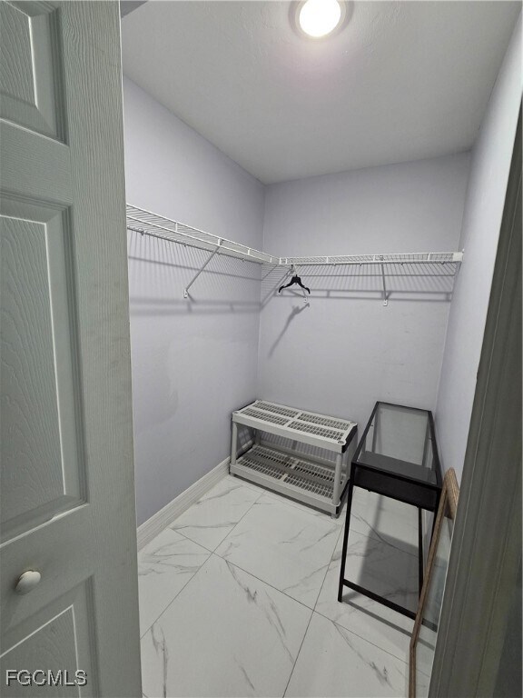 Building Photo - 312 Gilbert Ave S