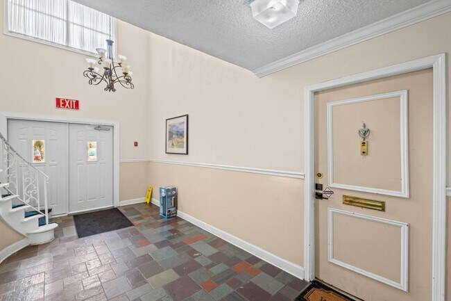 Building Photo - 6851 Roswell Rd