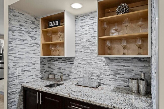 Building Photo - 13575 Columbine Ave