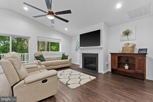 Building Photo - 181 Haulover Dr