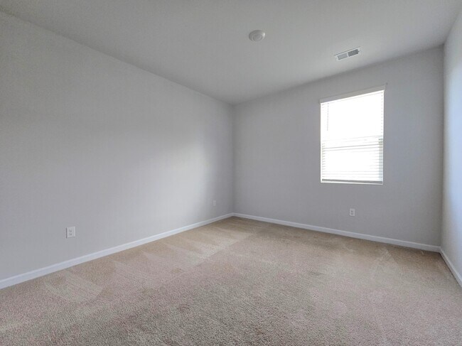 Building Photo - 1319 Birch Cir
