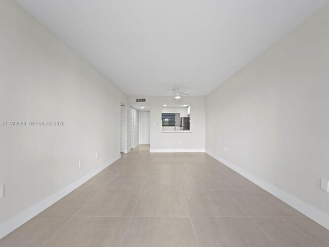 Building Photo - 10825 SW 112th Ave