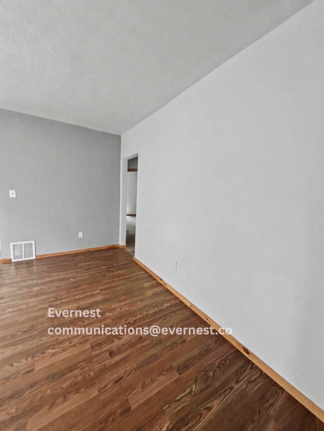 Building Photo - 10110 Parkgate Ave