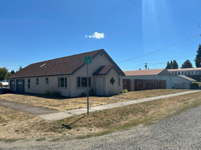 Building Photo - 1186 NE Alpine Ave