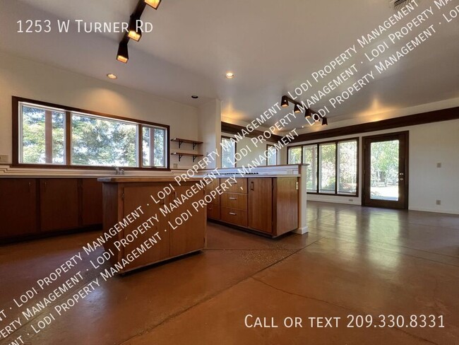 Building Photo - 1253 W Turner Rd
